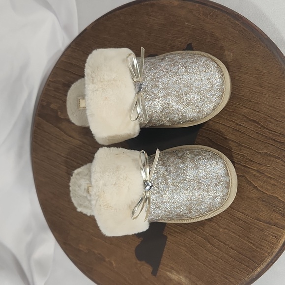 MICHAEL Michael Kors Other - Michael Kors size 4 slippers in gold and silver